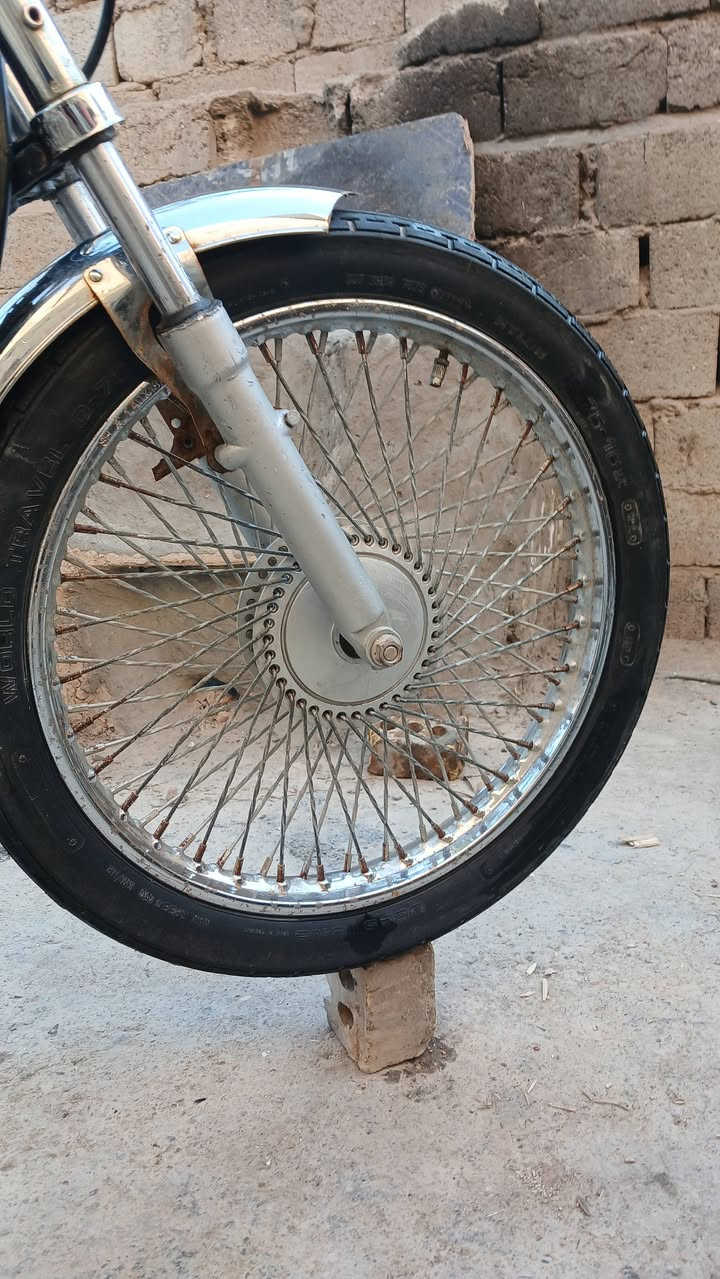 السلام عليكم ايراني للبيع محرك ارشا موديل 2020دراجة فصلة وسرعة مكينة نضيفة ولفات صفر واحد  جدد البارحة شديتهن  واحد ويالة جدد دبل سيم جاملض جديد  كلج هوة واليدة جديد رايدهة 250 وبيها مجال وهاذة رقمي ***********وذا تريد راسلني عل واتساب
