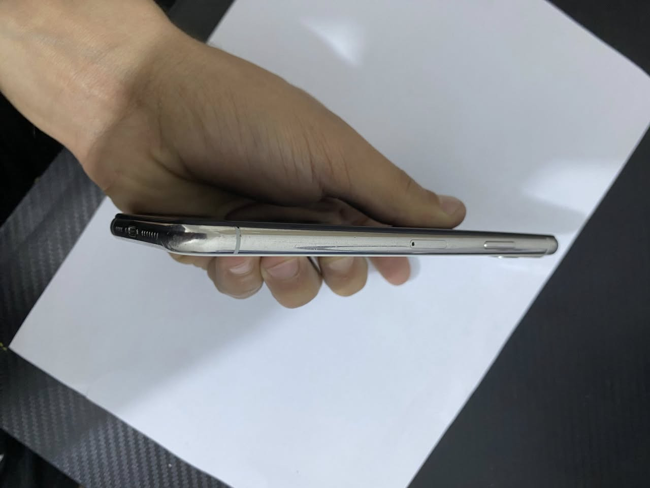 آيفون 11 برو ماكس لون أبيض ذاكره 256 الجهاز فقط مستبدل شاشه تفصيخ والكامره الخلفيه فقط توقفت فجاه اثر وكعه باقي الجهاز كل مكفول الجهاز زلغ واحد مابي نظافة الجهاز 💯 الجهاز مال بيت سعر الجهاز 180 وبي مجال بسيط كلش العنوان بغداد المنصور رقم تلفون *********** وبي واتساب
