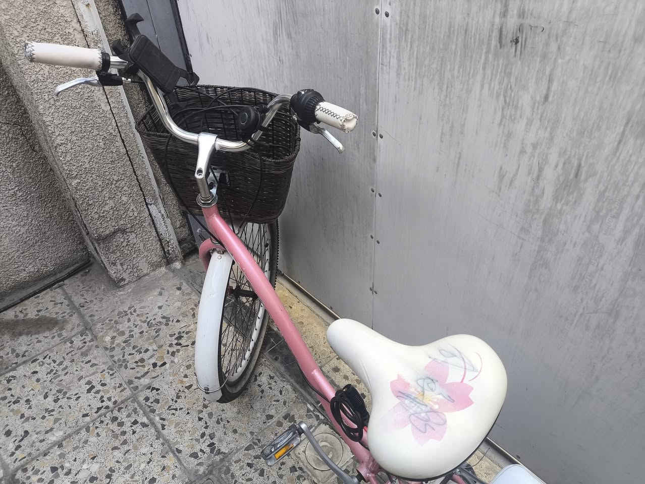 بايسكل بناتي حجم 17 ،سبع سرع، مع ملحقات (قفل والمفاتيح، لايتات امامي وخلفي مع الشاحن) سعر 100 الف ، مكان بغداد الكرخ ، حي العامل ، البياع تواصل خاص


**إذا كنت صاحب هذا الإعلان وتريد حذفه لأي سبب، رجاءا أرسل رسالة إلى الدعم الفني**