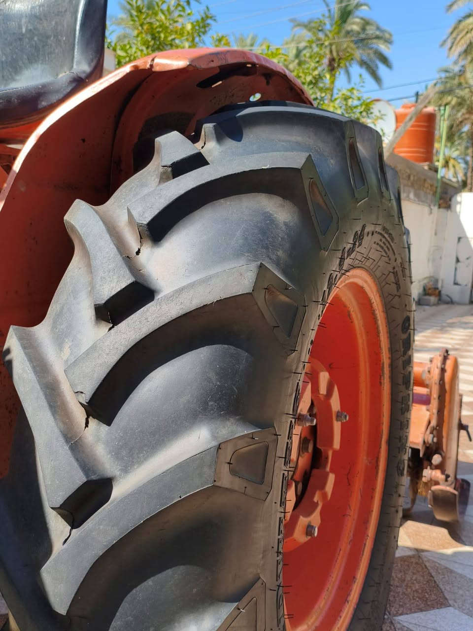 للبيع كابوته موديل 86 بلادي لا صرف ولا بخار ورها رفاسه نظيف جداً مامفتوح برغي بيه وفدان الاصلي مالهه وديجار تخم تاير جديد باتري جديد العنوان بابل للاستفسار على الرقم *********** الرقم بيه واتساب
