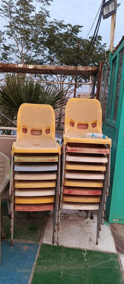 السلام عليكم
بيع شلعة مال كراسي وطاولات 
عددٍ الكراسي 31 كرسي منوع
وعدد الطاولات10 
كلهم مابيهن مشكله بس لونهن متغير من الشمس
سعر 350 الف كامل 
الطاولات كلهن بلاستك مقوى احسن شي بلسوك

رقم. ‭٠٧٨٧ ٧٠١ ٧٣٠٥‬
مكاني الكوت
