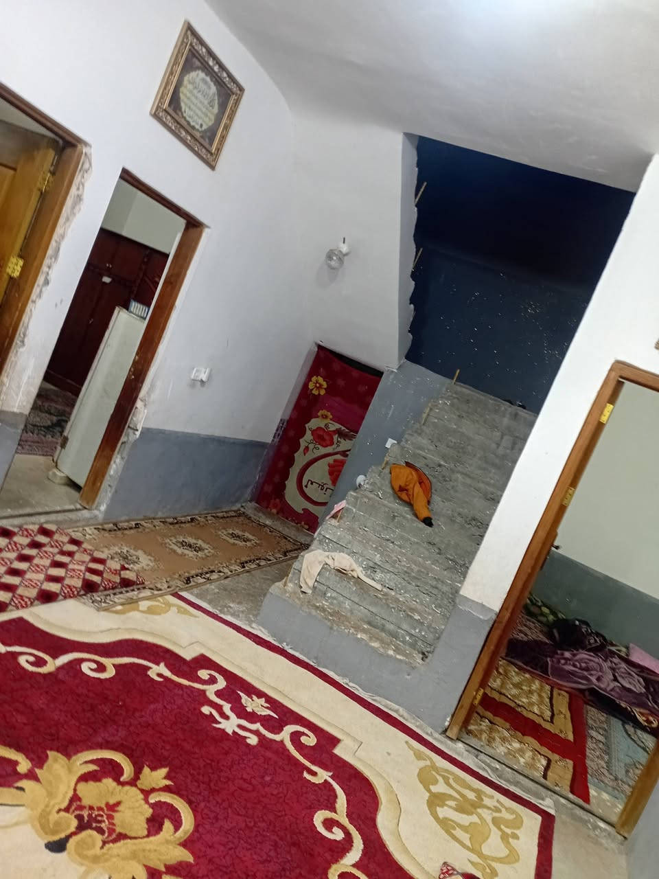 بيت لبيع مساحته ٣٠٠٠ متر مقابيل شارع ستين***********
