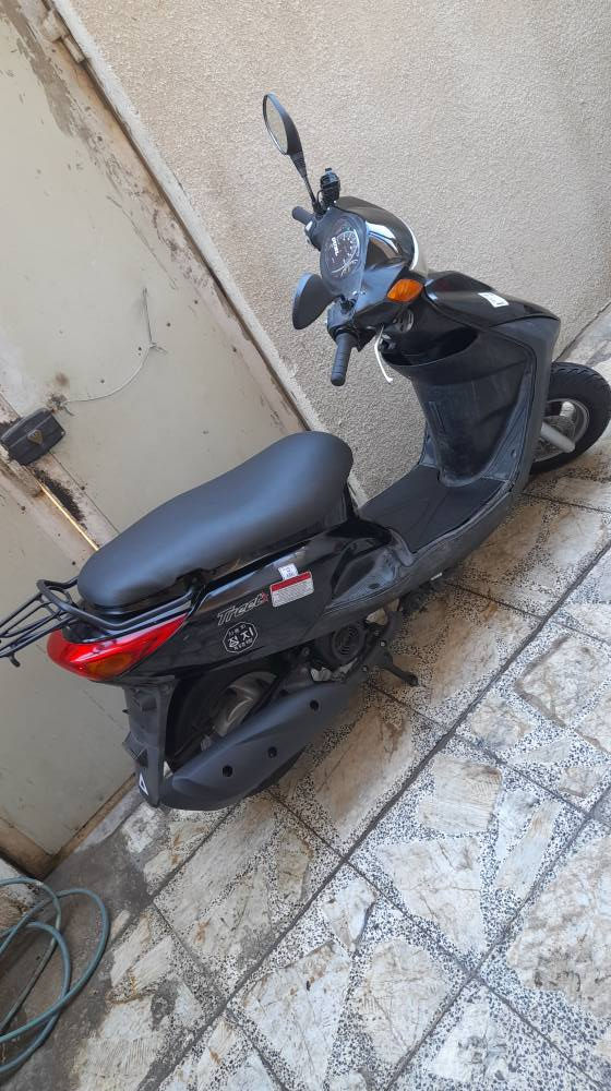 سلام عليكم ورحمة الله للبيع 
ياماها اكزز تريت Axis treet 
🇯🇵يابانية // نوزل خطين سكليتر 
استاند حساس كهربائي/ ماشية 
١٧ 🇯🇵 / أوراقهة كاملة موجودة 
وبأسمي/ ماخذها رمبة ومداريهة 
نظيفة وبلادية وكلة افول بانزين 
محسن ودهن درجة أولى امزويل 
كلهة شغالة تايرات جدد، لايت بومة 
زنون / كفرات اصلية ومكينة بلادية 
وشرط خرسة ناعمة، وشلعة معدل%
واضمنهة من التبخير والدخان والضرر 
ونكرة سلف بأي وقت 👍 السعر 
(مليون و١٠٠) وبيهة مجال للجاد 
بالشراء ومااقصر / اي استفسار 
رجاءا اتصل على ***********
وعندي واتساب وعندي ماسنجر 
للمعلومة مشتريهة ب١١ ورقة ونص 
عنواني بغداد الكاظمية/واذا عندك 
مراوس اراوس بدراجة ٦٠ او ١٢٠ 
زغيرة جديدة مع الفرق، تحياتي . بغداد, العراق
