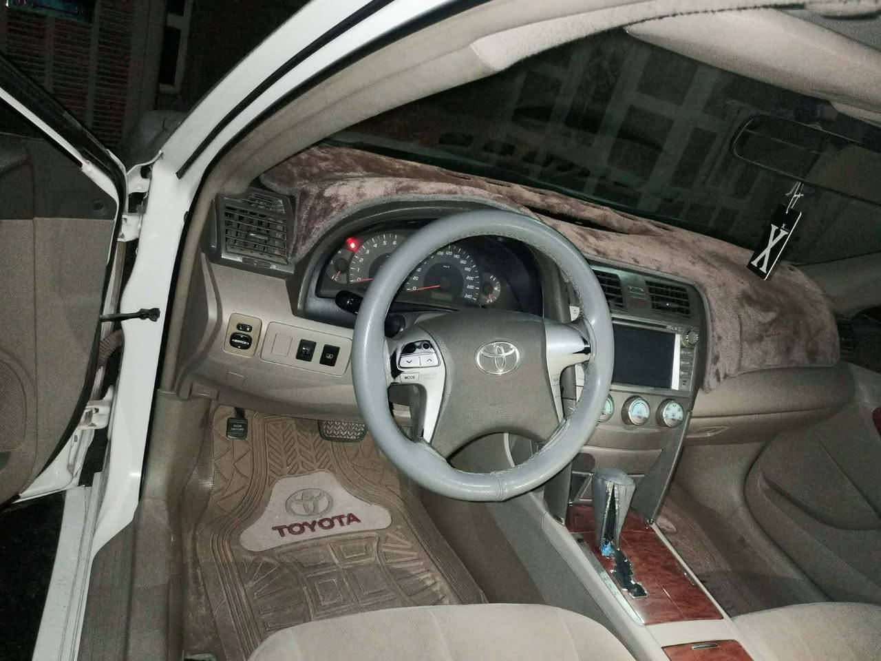 السلام عليكم تيوته كامري موديل 8خليجي فول موصفات فتحه كشن كهرباء برده خلفيه كفاله عامه عدا بارد بصيط رقم بغداد انكليزي بسمي السعر 122بيه مجال بصيط ***********
