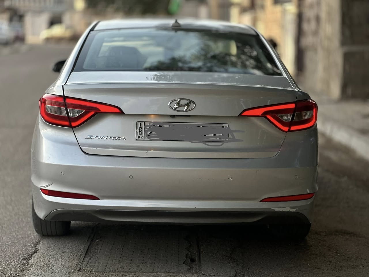 السلام عليكم ♥️
-سوناتا 2017 🚘 ادوات ادوات 
-قبل لا اكتب كلشي شرط احلى سوناتا ادوات بل عراق  ✅السياره مال جناي امانه الله وصارف عليها حيل هواي وسياره جاهزة من البرغي الف متصرف بيها وتجي وشوف 

(مواصفات )🚘✔️

1-السياره فول واحد على واحد ما عدا الفتحة 
2- مري شفط 
3 -كشنات جلد 
4- كشنات تدفئة تبريد 
5-بصمة 
6 -حساسات امامي خلفي
7- لايت زنون 
8 -لدات امامي وخلفي بلادي 
9-شاشة كبيرة + كامرة دوارة 
10- كشنات كهرباء 
11- مانع انزلاق 
12- اشاره ترحيب بل مري يعني من تتقرب من سياره ينفتحن مري وحدهن 
13-دواخل صاج بلادي 
———————————————————
السيارة ⛽️بانزين ⛽️مكينه 2000 دوش  يعني انسه صرف  وانسه شبها مو مثل الغاز عليها عين.

-ادوات ادوات ادوات كصة جنطة مشتغليها شغل درجة اولى داخل وخارج  بحيث اتحداك طلع مكان الكص 
-متؤما تتويم درجة اولى سنويه وارقام يم مستشار وكلها تعرف شغل مستشار اصلي مكلفاتني 12 ورقه وشرط انطيك واجه بيها✔️

(السعر: 65💸 وبيها مجال حك جية والشراي  يشلع عيوني لين اني مو بياع شراي ♥️ )

مبايل : *********** ☎️
مامتواجد ماسنجر فقط واتساب وسيمكارت 

عنوان :📍 بغداد
