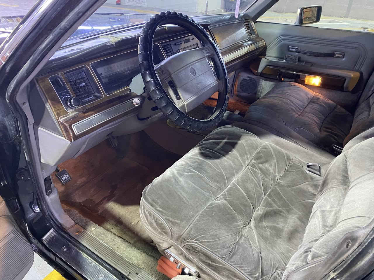 فورد ميركوري1990
سلام عليكم فورد ميركري موديل ١٩٩٠ خليجي 
محرك 5000cc v8 
سياره مصبوغه عام 
سعر ٧٠ وبيه مجال 
للستفسار *********** 
مكان السياره بغداد الدوره
