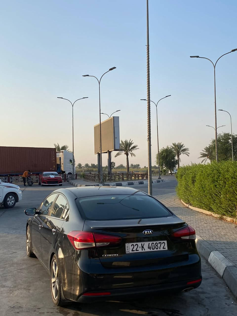 سيراتو 2017 ايراني VIP 

فول مواصفات 
رادارات جانبية وحساسات خلفية وكاميرا 
تدفئة وتبريد كشنات امامي خلفي وكشنات جلد 
وتدفئة ستيرن وتبريد قطعتين 
ومكينة 2.0 دوش 
السيارة بيها جاملغ خلفي ونص الباب صبغ وبارد بسيط فقط. 
سعرها 120 او مراوس حسب القناعة مكاني بالنجف واتساب ***********

