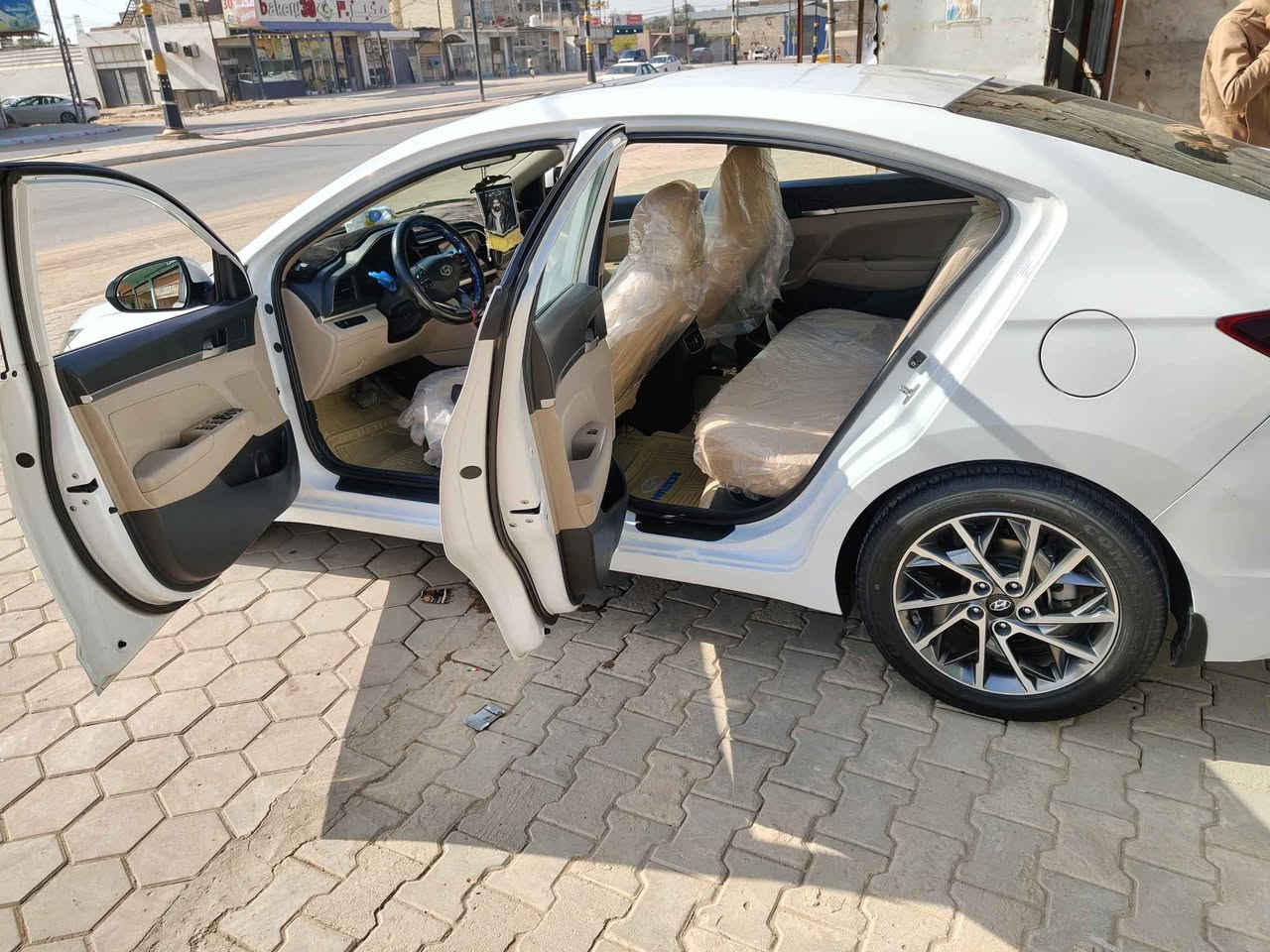 سلام عليكم 
النترا 2020 خليجي
مكينه 2000
السيارة فول 1 على 1
كفاله عامه عدا شبر بالبنيد
اربيل سنويه غير نافذه
وكاله او تحويل 
المكان النجف الكوفه
السعر 160 وبي مجال
*********** النجف, العراق
