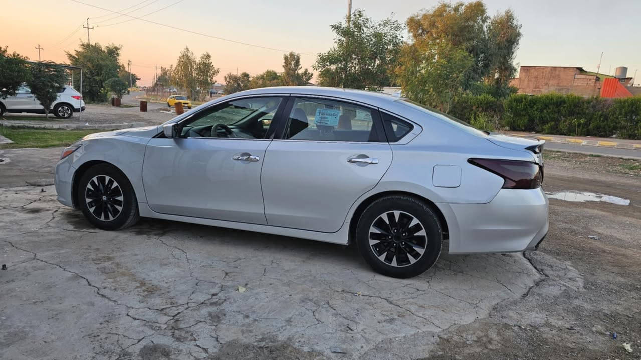 السلام عليكم نيسان اللتيما ٢٠١٦ رقم سليمانيه ب اسمي سنويه لحد ٢٠٣٠ مكينه بالشرط بس تحتاج كير سياره تمشي صار سنه عندي بس بي صوت بالكير اني ابيع كير ضرر قطعتين صبغ جاملغ خلفي وقبق جنطه صور حادث مرفق وسونار بجم كبس بطاريه جديده صدر جديد زوج تاير امامي جديد السعر ٩٨ ورقه بي مجال بسيط مكان سياره كركوك رقم تلفون ***********
