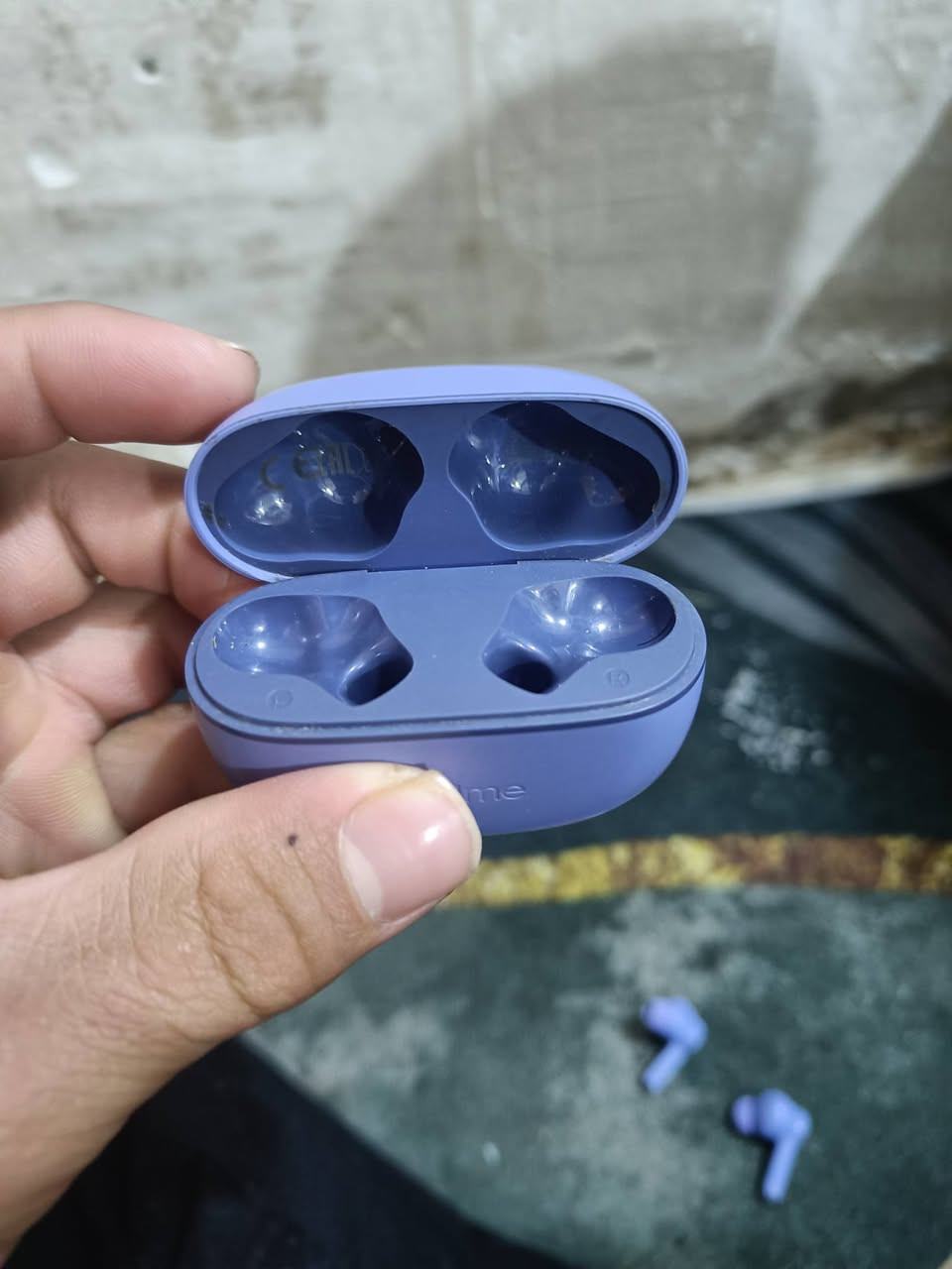 سماعات للبيع دبل عازل 
تحكم رمز بها 
السعر 35 وبيهن مجال بسيط 
***********
موجود واتساب ورصيد
