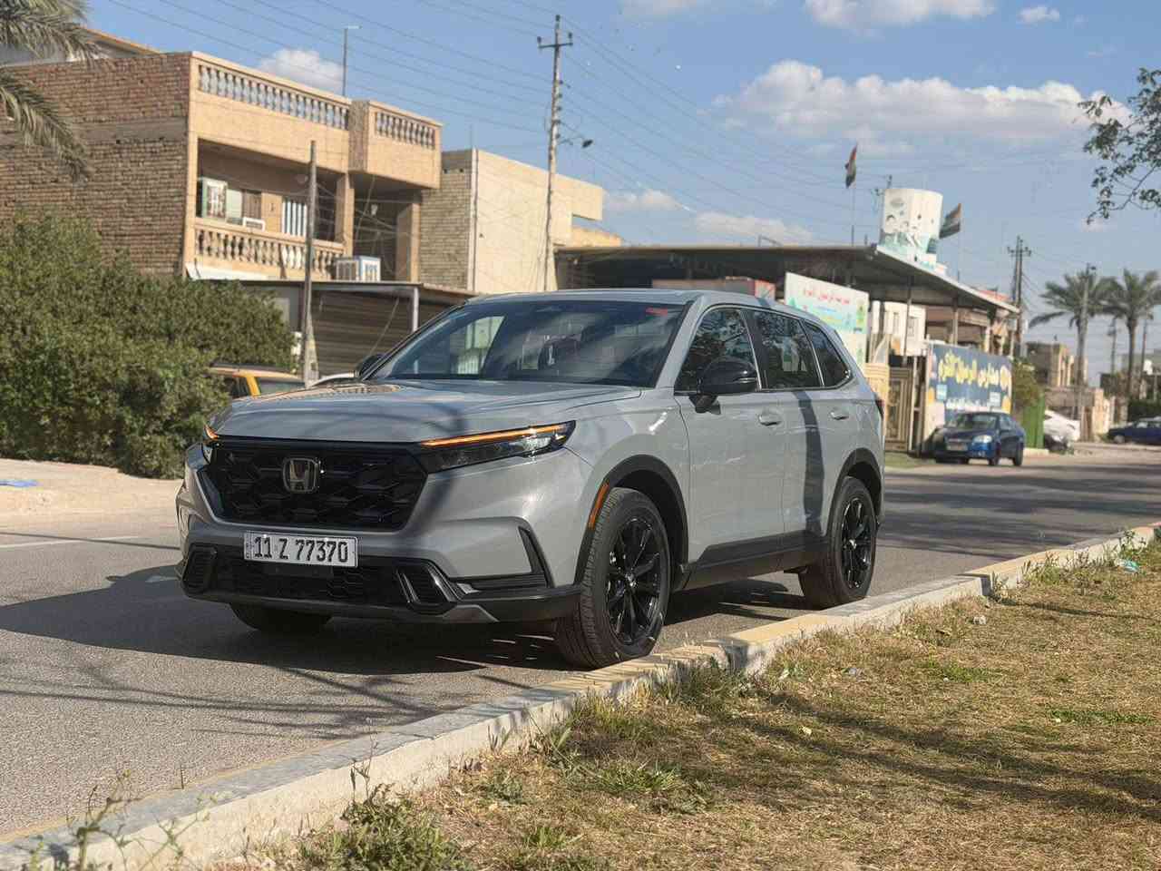 سلام عليكم 
هوندا crv 2023 sport 
حجم المكينة 2000 هايبرد 
ماشية 36 الف
فور ويل 
المواصفات بصمة دخول ذكي 
فتحة سقف 
كشنات جلد وكهرباء وتدفئة 
قطعتين تبريد 
رادار امامي وقيادة ذاتية وتحديد مسار 
السيارة مصبوغة عام بجم كبس خلف كبس 
رقم الشاصي مرفق أسفل الصور 
السعر 169 ورقة 
مكاني بغداد 
***********
