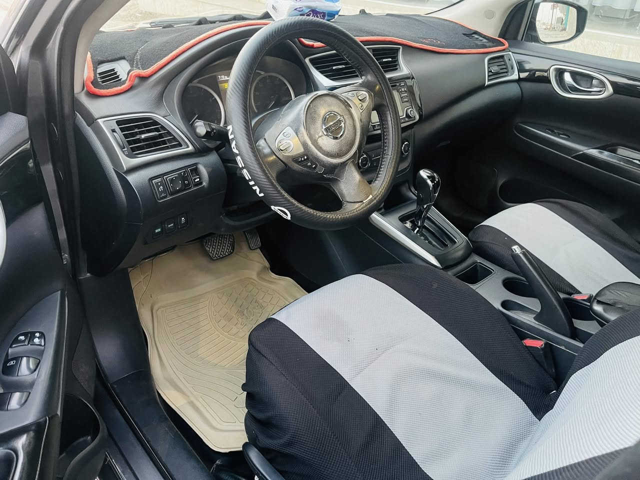 سنترا ٢٠١٧ أمريكي بصمه حساسات سنويه جديده رقم جديد تحويل مباشر السياره ماناقصها كلشي بحاله جيده صدر جديد تايرات جديده بيها رصعه بسقف حك شبرين اثر مشاجره مكاني 
صلاح الدين (الضلوعيه) 
هـ *********** 
سعر السياره 95
