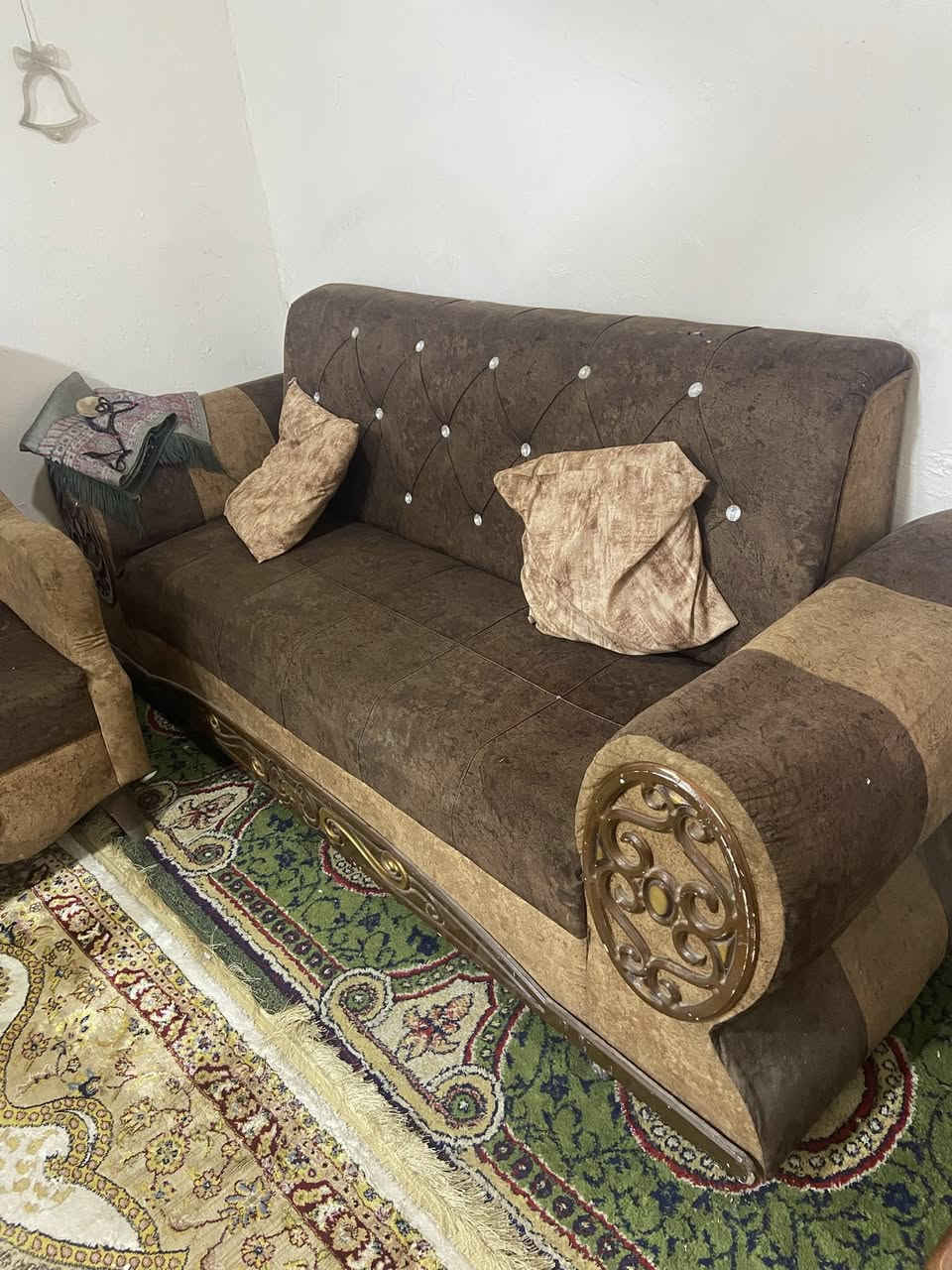 السلام عليكم تخم 10 مقاعد للبيع مالي ضرر السعر 200 وبي مجال على 150 قفل مكاني بغداد الزعفرانيه للاستفسار *********** أو ***********
