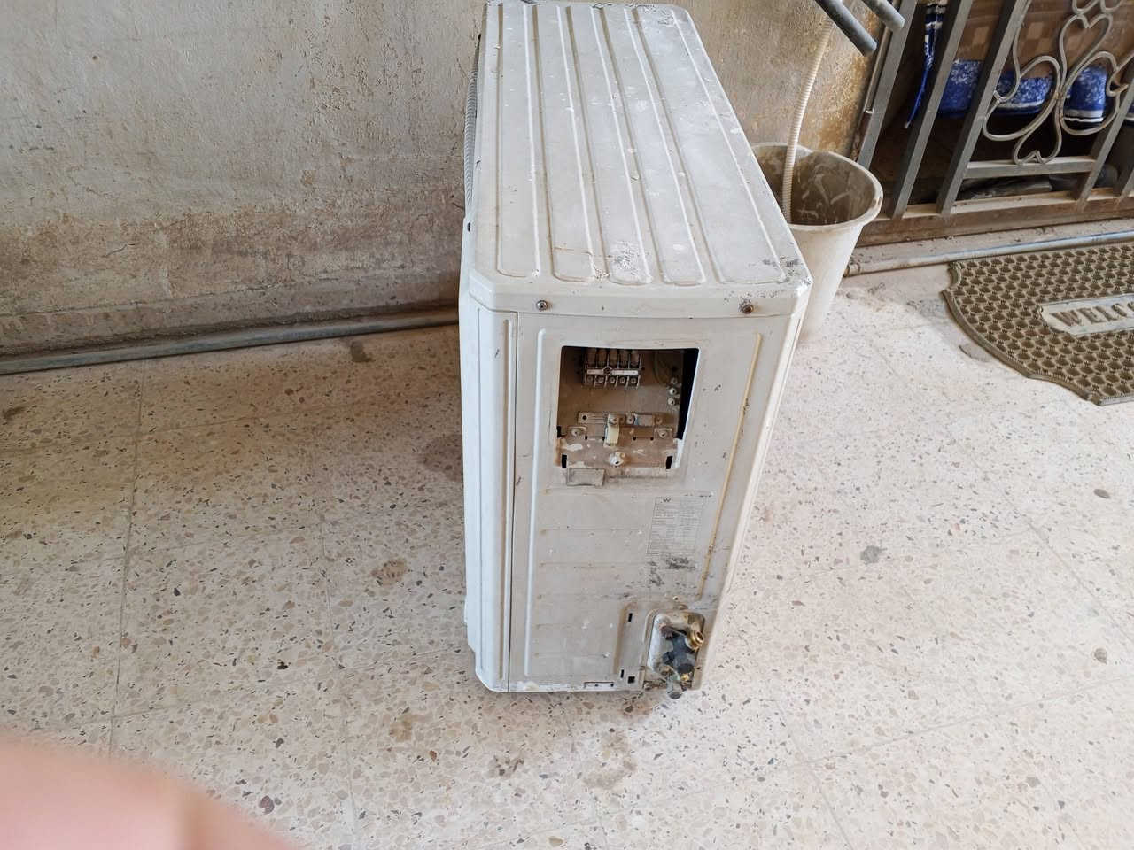 السلام عليكم سبلت 2طن للبيع  شغال نوعيته  كلش زينه ونضيف سعره 350 رقم الهاتف *********** وعندي ايضا سبلت LG طنين مشدود وشغال  هم للبيع
