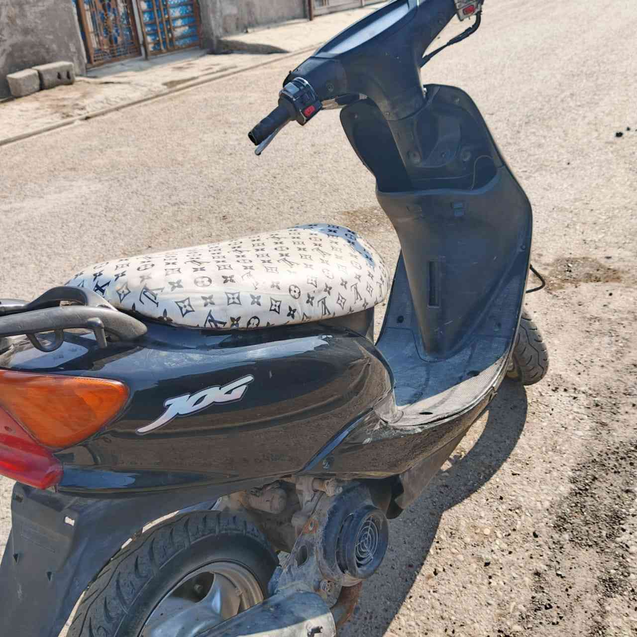 سلام عليكم عصفوريه للبيع الدراجه نضافه 90% كفرات بلادي شلعه ومعدل فول هندر واحد بأي وقت كهربائيات كلها شغاله حساسات شغاله الدراجه نقص جوزه لين سويجه ضايع الدراجه تفيد لشغل للمدرسه ماتعبك السعر 175 وبيه مجال بسيط 
عنوان بغداد حي نصر رقم *********** واتساب موجود
