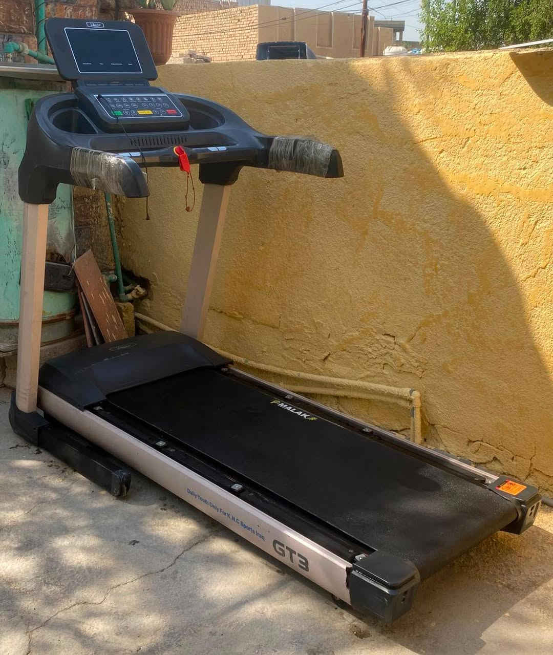 جهاز جري نضيف مال قاعات ضخم جدأ
جهاز  يتحمل وزان مفتوح مطور نضام الي سي
وبي نضام جبلي ارفع ونزول مع مروحه تبريد 
جهاز غني عن تعريف سعره 350ماكو هيج سعر 
وبي مجال بسيط للشراي عنواني بغداد جسر ديالى قديم توصيل موجود ***********واتساب فقط
