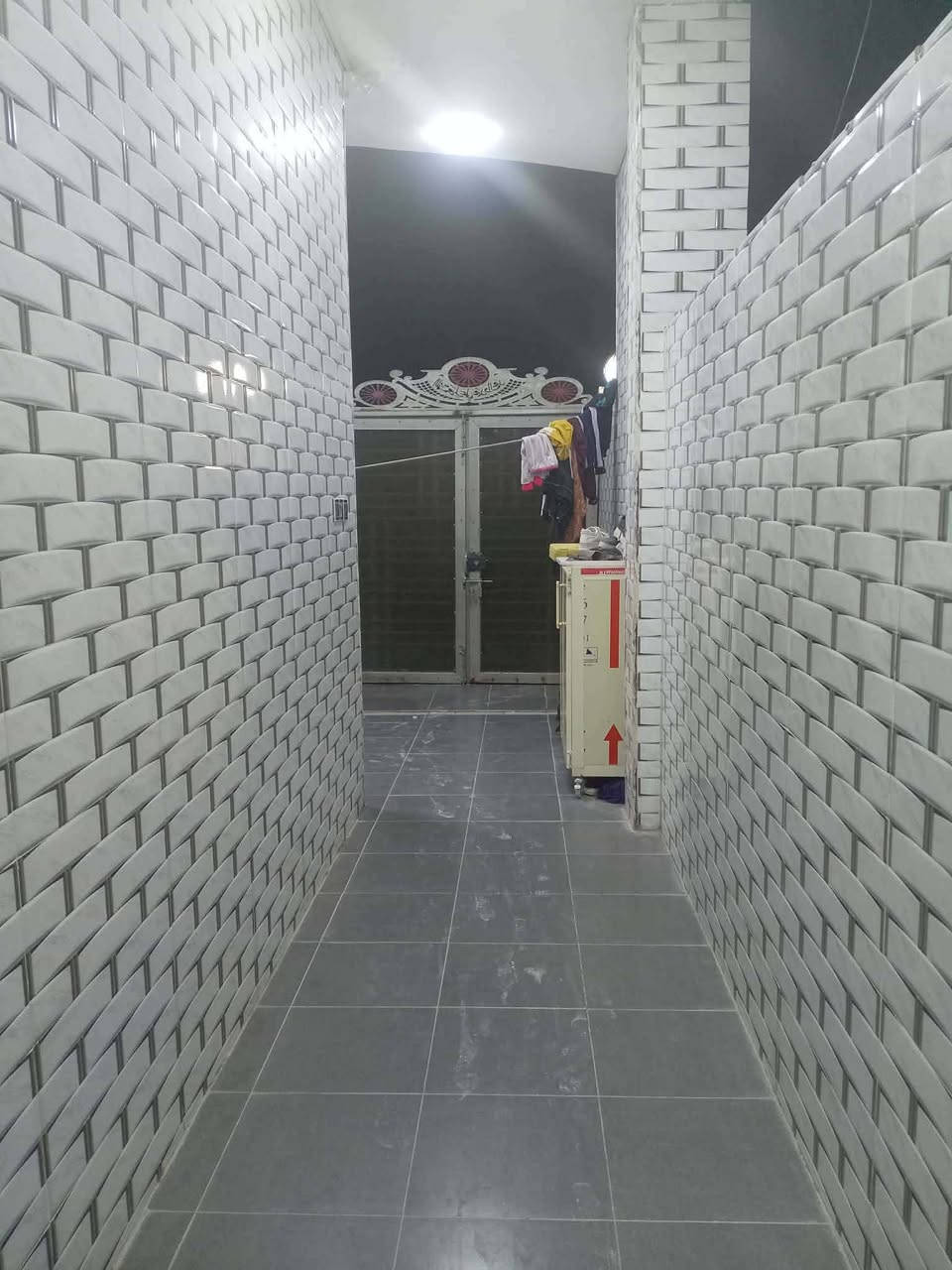 بيت حي نداء ١٠٠ متر شارع ٦٠ الاول طابق واحد بناء طابوق صب كونكريت بناء جديد***********
