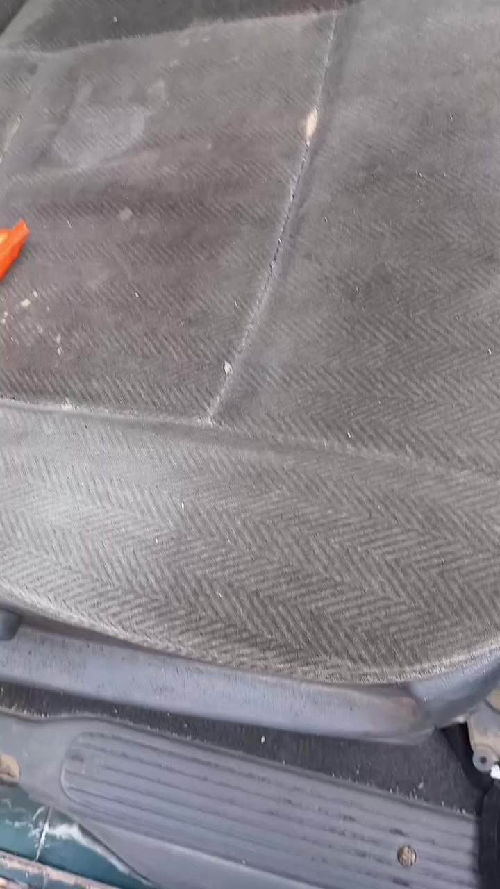 السلام عليكم من رخصة الاداره
خرفه كامله مع دشبول مع تنته قماره مع شمسيات مع بطاين جوملغات خلفيه مع ارضيات الفرشه  جدا نضيفات اخت الجديد موديل من ٢٠٠٠ إلى ٢٠٠٥  

بدون كهربائيات  بدون عصه كير بدون كيجات سعر ١٢ ورقه وت ساب ***********
