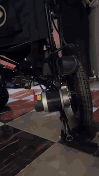 كراسي كهربائيه جديده بالكارتون يطبك ويصير بالسياره بدون رفع البطاريات الشراي يتصل بغداد سعره ٦٠٠الف مع التوصيل حجم كبير ٥٦ *********** وجميع الاحجام
