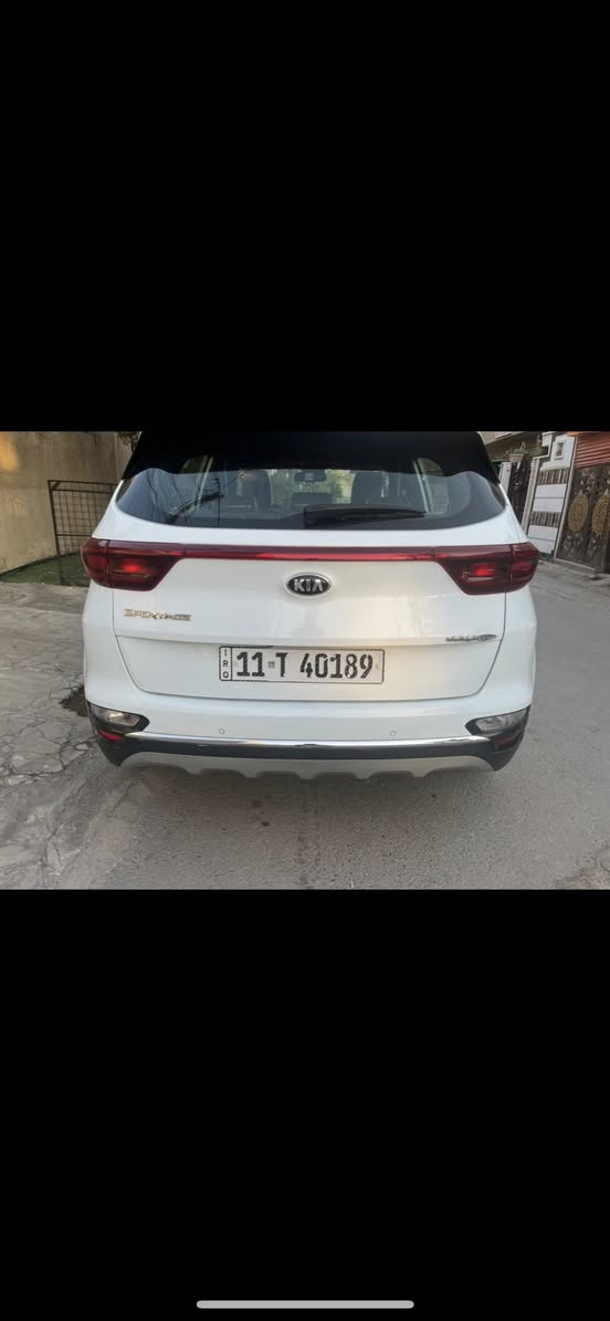السلام عليكم
سبورتج للبيع مديل 2019 
سيارة خليجي مكفوله من كل شي 
لا ضربه ولا حادث سياره جديده تجي وشوف بعينك موصفات 
شاشه تحكم 4 جهات 
محرك 2000 دوش 
ماشية 53 الف 
حساس امامي خلفي 
سياره مال بيت ما طالعه تايرات تخم جديد شاداله 
السعر 21.000$ وبيه مجال 
سايد بريك بصمه 
3انظمه قياده 
مكفوله من كل شي 
الاستفسار اتصل وتدلل 
***********
