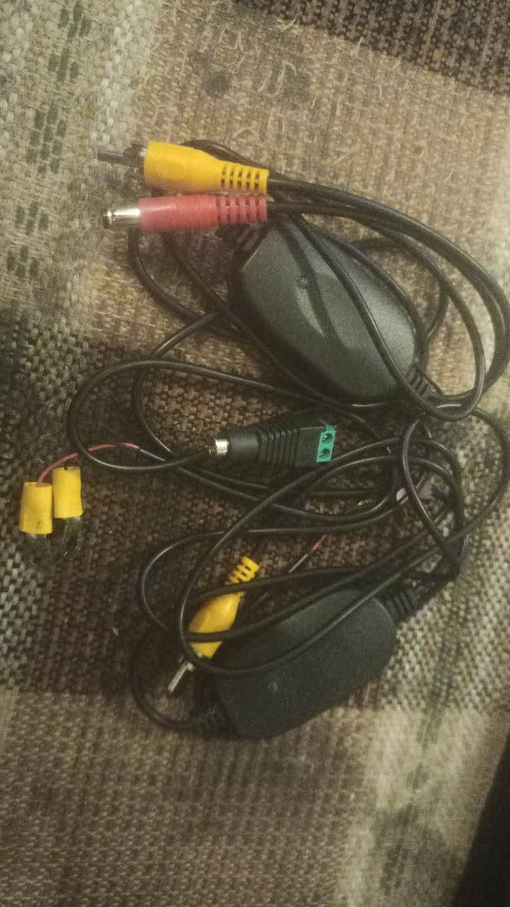 سلام عليكم شاشه سياره وكامره خلفيه للبيع وصير الشاشه لتنصيب الستلايت هم هذا رقمي ***********
