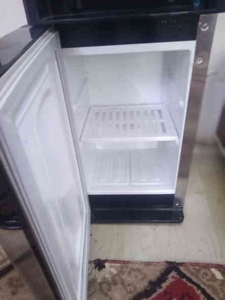 للبيع براد نوع الحافض كلش جديد يشتغل حار وبارد وبيه ثلاجه تجميد فوول مع قفل ماء حار للاطفال سعر 75 مكاني بغداد تاجي وعندي توصيل *********** بغداد
