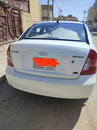 اكسنت موديل 2010 قطعتين صبغ بنيد وجاملغ رقم موبايل 07802806115