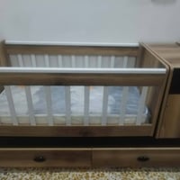 تخت طفل للبيع  مع الدوشك جديد السعر 60  07708997797
