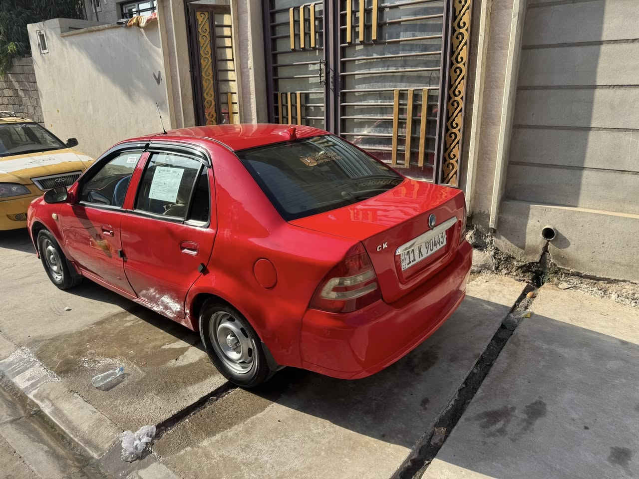 السلام عليكم سيكي للبيع موديل 2013كصة قديمه السيارة رقم انكليزي باسمي سنوية 2030كوبون بانزين السيارة بدون ضرر مصبوغة جمالية فقط وباقي كلها شرط من مكينا وكير  السعر45 وبيها مجال بسيط مكان موصل الايسر شراي اتصل ع رقم ***********
