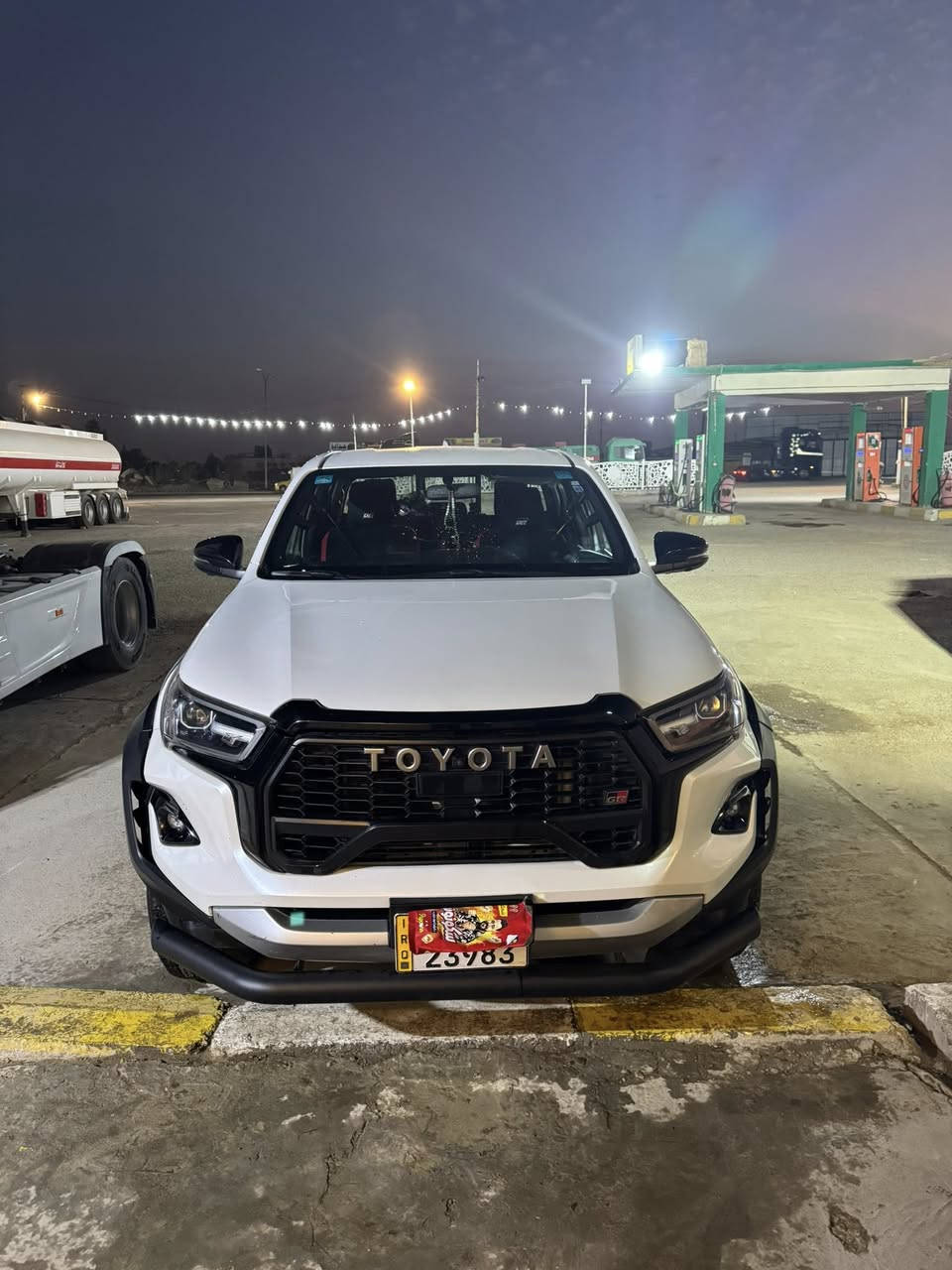 سلام عليكم  هايلوكس 2024 GR فووول السياره نظيفه وجاهزه مثل ماموضح بالصور بيها فقط الباب الخلفي وره السايق مبدل بلاد السعر 4 دفاتر وعشر ورقات وبيها مجال للطيبين/*********** العنوان بغداد الشعله
