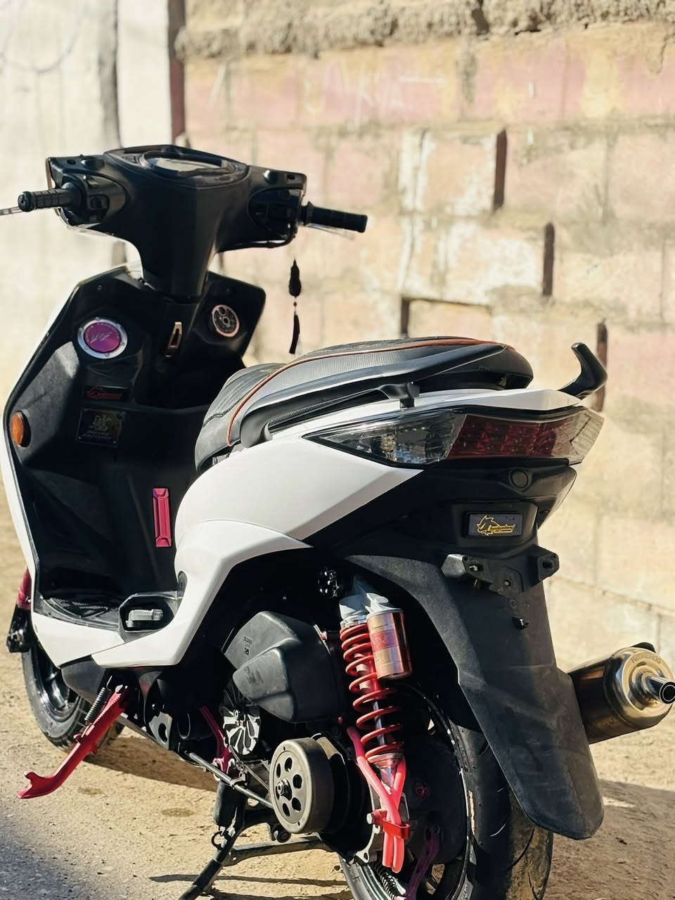 دراجه سكنس لد  للبيع  دراجه خير من الله فول تزويد وتزويد فقط خارجي مكينه بلاد كلجات بلاد دراجه شلعه ومعدل شوفت عينكً مكاني ديالى شراي تفضل خاص هاتف :***********
