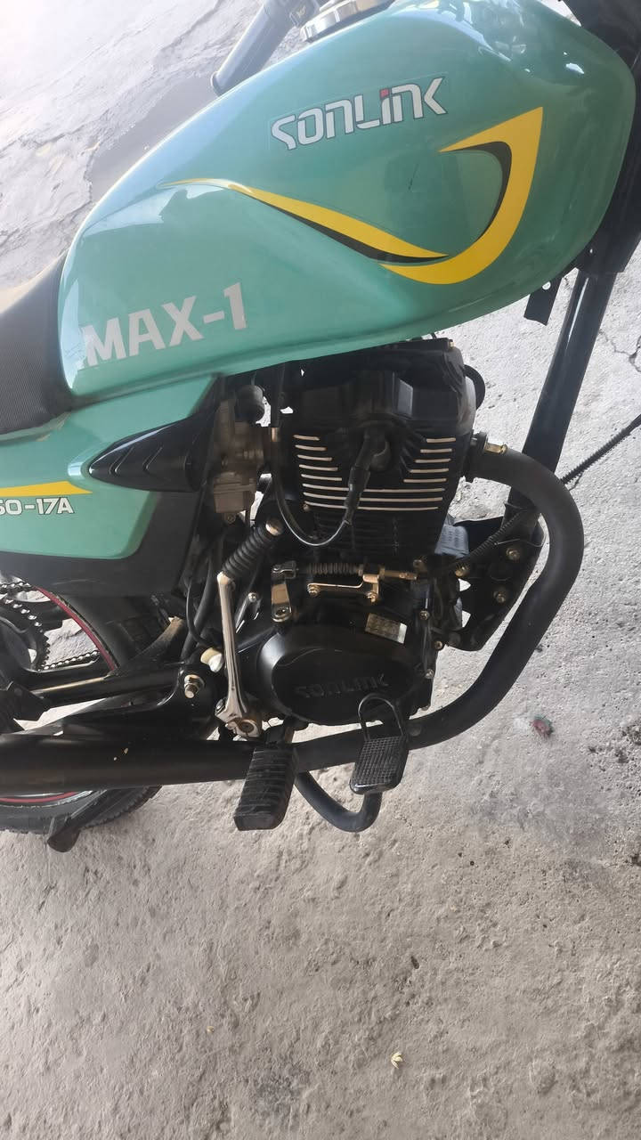 دراجه سونك ماكس موديل 2024 نقص كهربائيات بس مكفوله من كلشي مابيهه اي شي مبدل المكان بغداد تاجي سعر 900الف وبيهه مجال رقم ‏‪0787 988 1241‬‏
