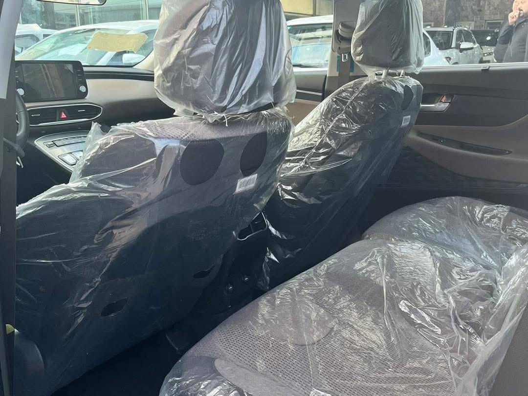 سلام عليكم  للبيع سنتافي موديل 2024 زيرو  ماشية 350 كيلو مال معامل بس  رقم بغداد الماني مشروع وطني بسمي محرك 3500ستة سلندر اللون ابيض  موصفات  مذكوه في الصور ونفاصيل السياره  السعر 49 مليون اتصال ***********او ***********

