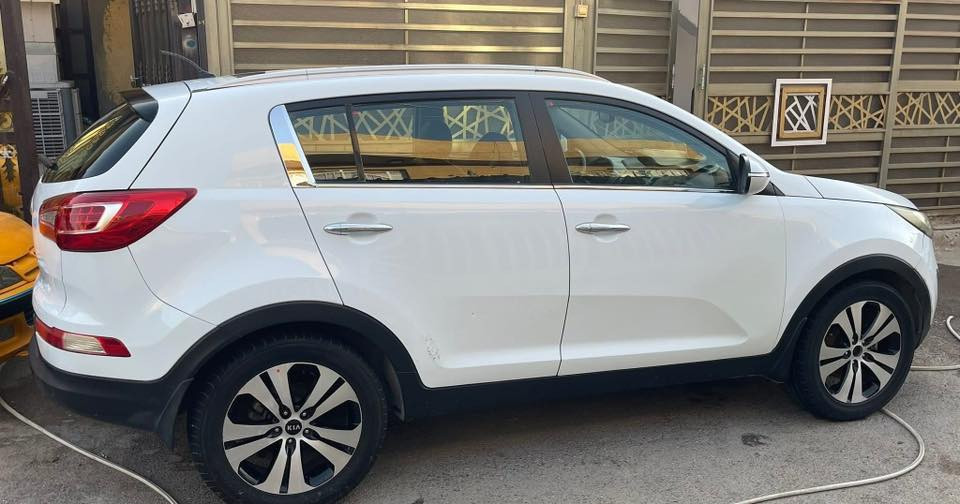 سبورتج 2014 السياره مكفوله من الصبغ والضربه والتبديل محرك 2000 وگير مال شركه بلاد تبريد ثلج تخم تاير جديد حداديه جديده  كله السيارة ع وضع الشركه برغي ممفتوح. بيه 
فقط بيها رصعه باب خلف سايق ورصعه جاملغ الأيمن فقط وباقيات على وضعهن مواصفاتها. 
بصمة تشغيل وبيبان بنوراما كشنات جلد  كشنات كهرباء كشنات حار بارد اريل انفكيشن سنويه لل 2028 
فول تحكم ستيرن جهتين  بردة صندوق خلفية كامره حساس خلفي ويل 18لايت لد بكلايت لد 
5 ويل كب مري شفط١٢ ايرباك  اشاير بالمري   
مخارج واكس يواس بي نضام ايكو نظام اي بي اس

رقم السياره بغداد الدولي الجديد باسمي 
 مكان السياره بغداد السعر //// 136 وبيها مجال بسيط 
للتواصل *********** على الرقم وهم 
 /واتساب /وتلكرام موجود
