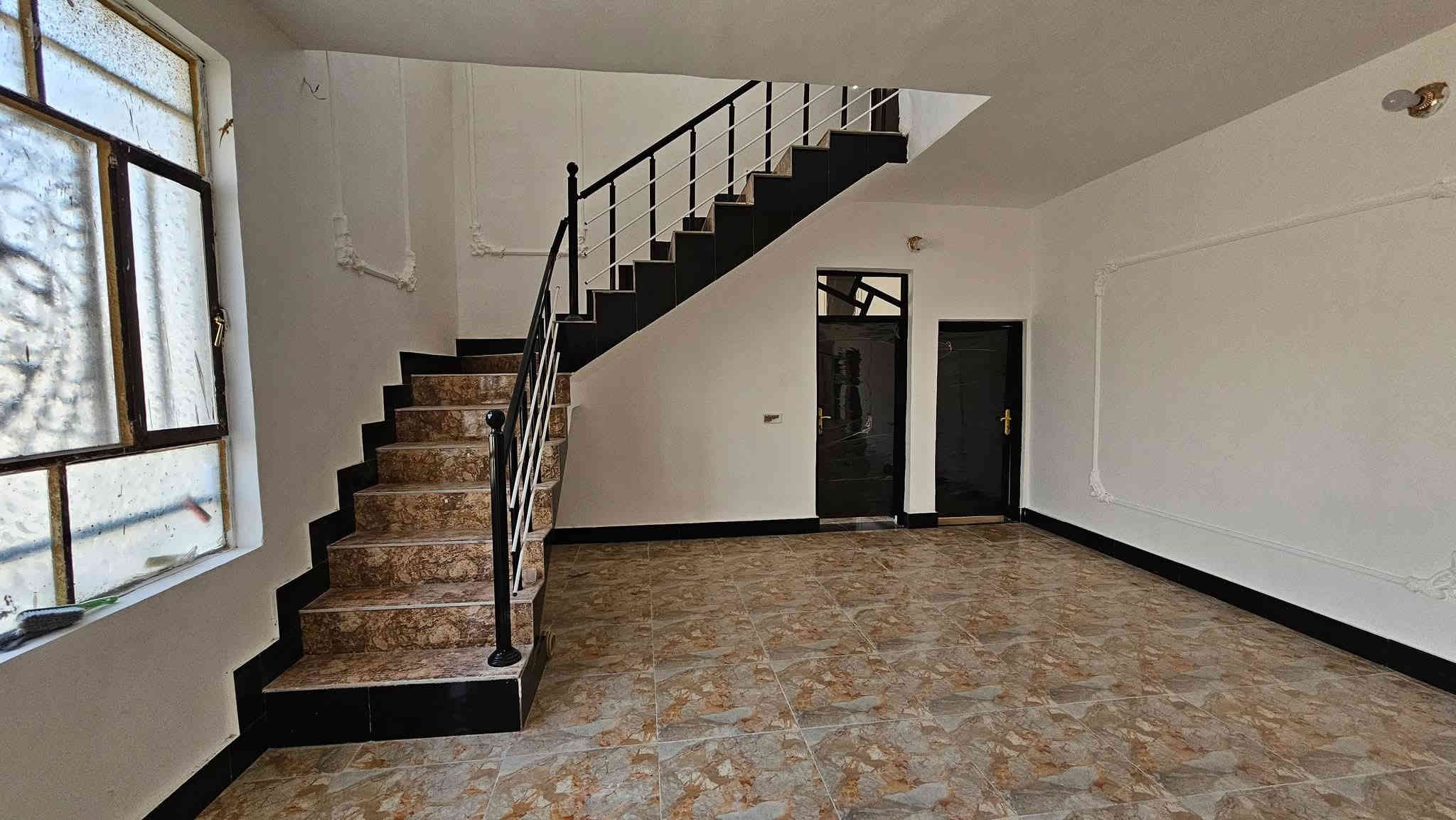 بيت للبيع في كربلاء💯 اناصاحب البيت مباشر 
✅️بيت للبيع مساحة 400 م
واقع حال 500 م واجهة 20 م 
تحت البناء 200 م بناء طابوق 

✅️متوفرة كافة الخدمات
تبليط، ماء، كهرباء، مدارس
طابو سند 25 إقرار محكمة 

✅️الموقع كربلاء - منطقة الجذار 
شارع نجف كربلاء عمود 1140
يبعد من مركز مدينة كربلاء 10 كم 

💰السعر 65 مليون  عقاري كربلاء 

📞 إتصل الآن:  ***********
***********
انا صاحب البيت مباشر علما يرهم مراوس
