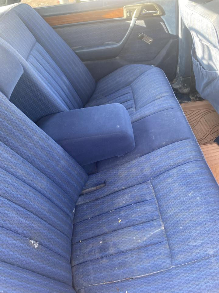 سلام عليكم مرسدس دب رقم صدامي راعيها يمي سياره صدر خلفي جديد وبيها تلحيضات مثل ماصده وبك لايت مكينه وكير زينات سعر ٢٥ وعليها غرامه ٤ تنزل من سعر  مكاني بلكوت رقم ***********
