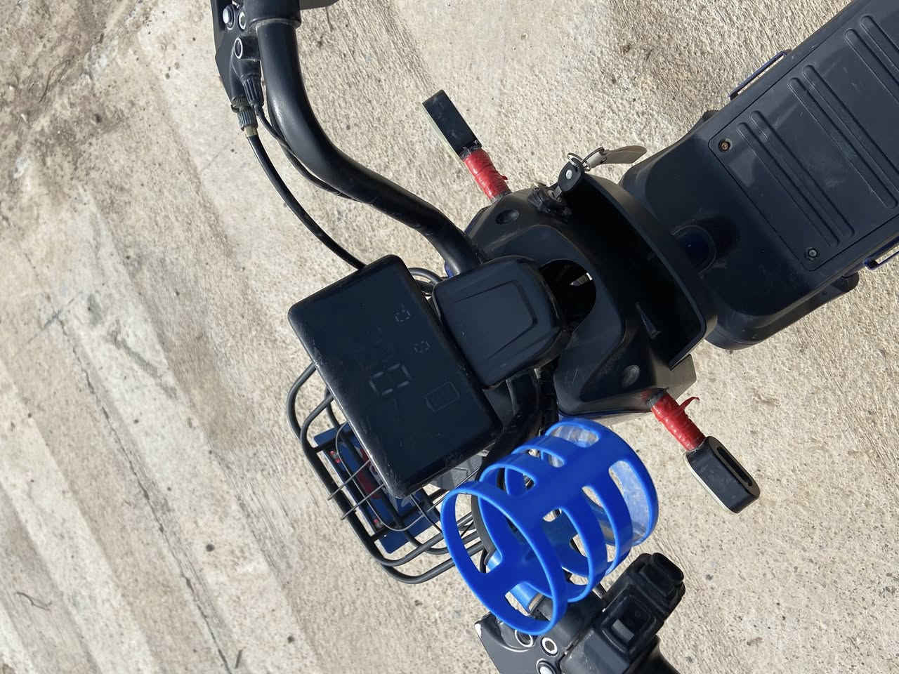 سلام عليكم
باسكل شحن للبيع 

موصفات فول

سويجً نسخه وحده

نضافه فول كما موضح في الصوره

أربع بطاريات

مع شاحنه شغاله

الخلل

قاعده الشاشه مكسوره

باسكل شغال اي نقص مابي

مكفول من كلشي

سعر 200 وبي مجال

للاستفسار على خاص او على رقم

***********

بي واتساب
