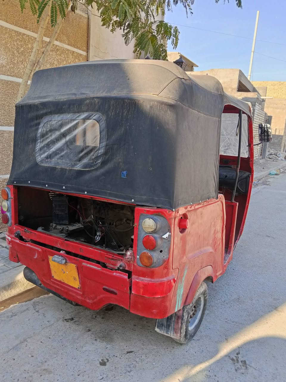 سلام عليكم تكتك للبيع أوراق كامله مكينه مال ستوته شغاله بس ماتنمر العنوان العبيدي شارع 20 السعر 800بيها مجال رقم ***********
