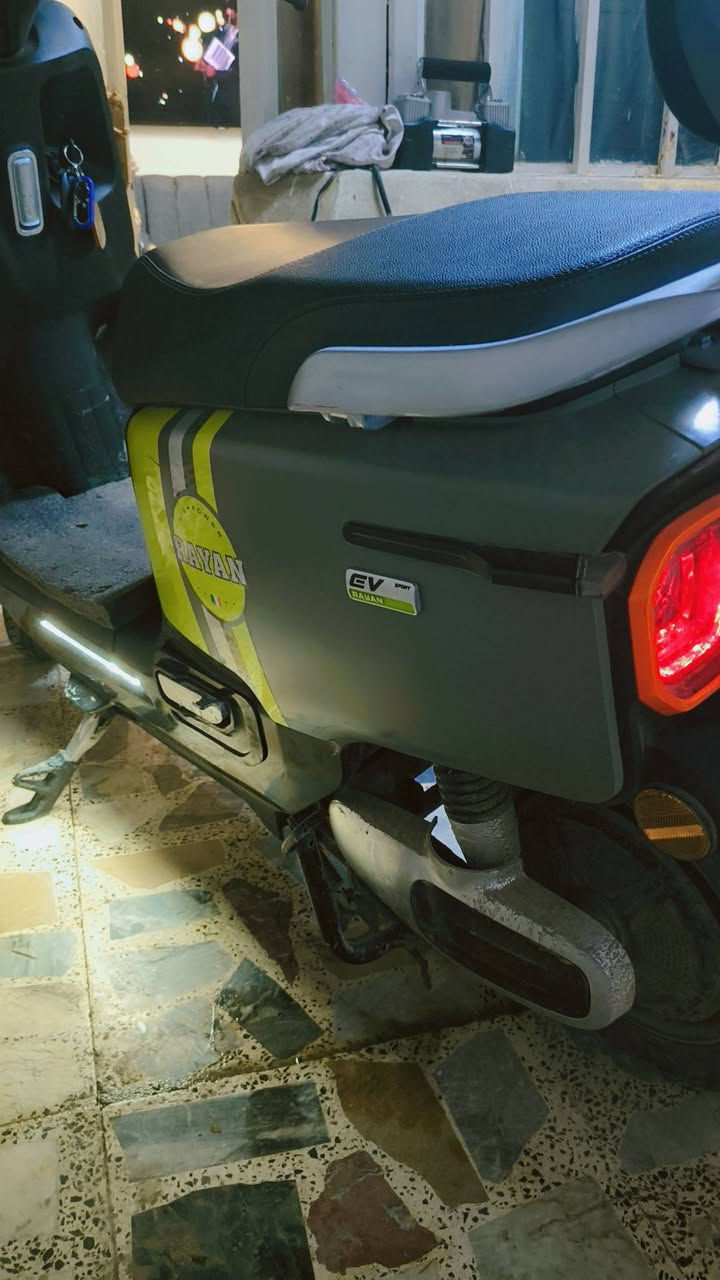 سلام وعليكم

دراجه ام عيون من شركه ریان دراجه مستخدمه اقل من ثلاثه اشهر بطاريات جديده خير من الله دراجه نضافتها 80%
(بيها دبلات مبدلات) 
المواصفات علامه ضوئيه نضام R ، او رجوع للخلف، ثلاثه سرع السرعه الفعليه 53 حقيقي سعر 625 الف بيع نقط
رقم الاستفسار ***********
