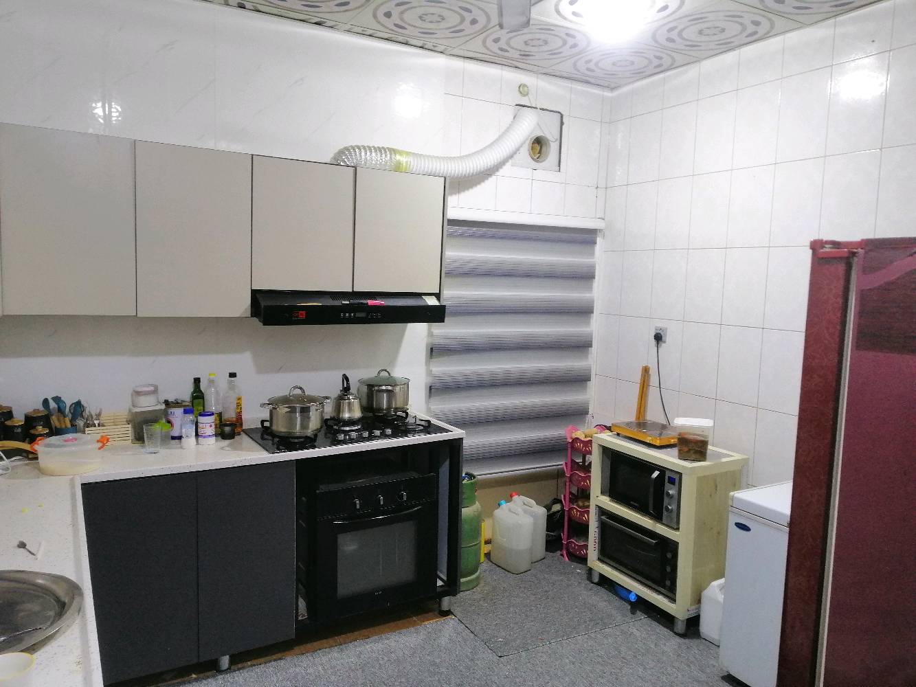 بيت للبيع في حي المهندسين المربع الذهبي ثاني فرع عن شارع الزبير البيت ٣ غرف منام واستقبال و ديوانية وحمام عدد ٢ داخلي و ١ خارجي مساحة البيت ١٦٠م والسعر المطلوب 300 قابل للتفاوض للاتصال ***********
