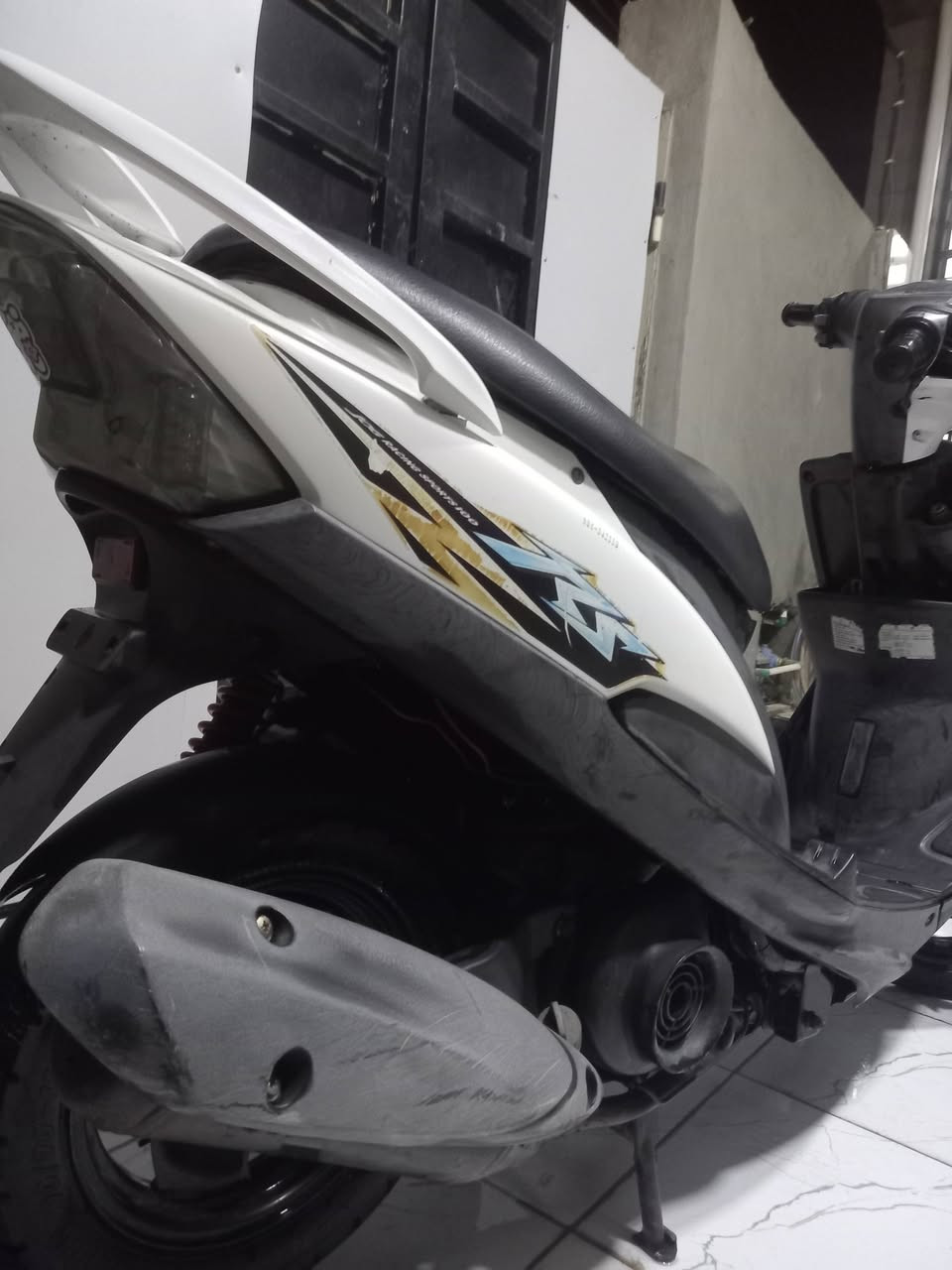 ماكس عدله دراجه نضيفه شلعه ومعدل
دراجه ما مفتوحه بلاديه صار شهرين من نزلت من الرمبه
 سعرها 950 وبيها مجال شي قليل حك جيتك
مكان حله مركز مدينه
رقم ***********
