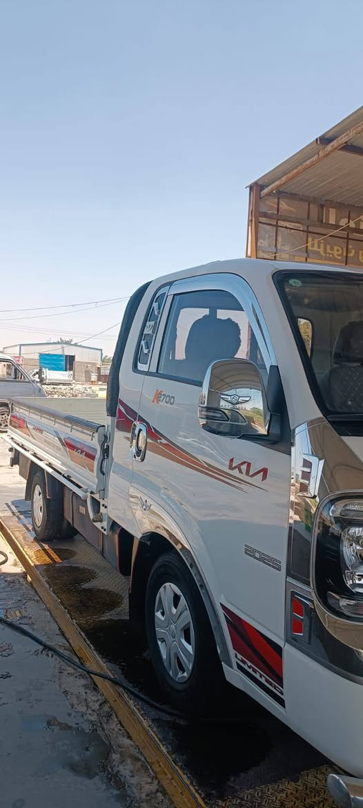 مكلف بنشر 🚗 للبيع – كيا حمل 25
- السيارة 2700

- السيارة حلوة ماشية ٧١ الف حقيقي 

- بيها بارد بسيط بجهة باب السايق، موضح بالصورة.

- رقم بغداد.

- السعر: 165 ورقة 

📞 للاستفسار: ***********
