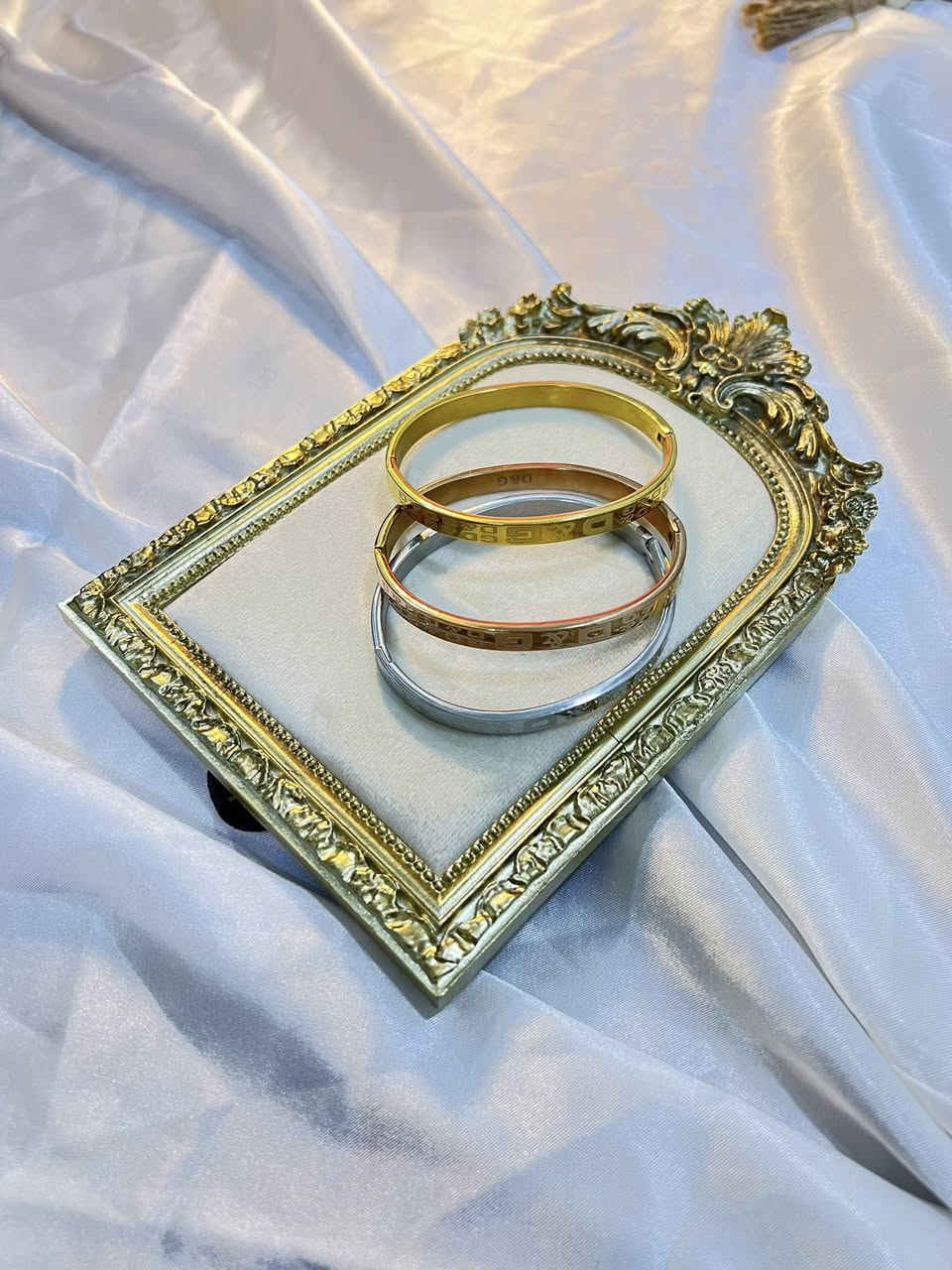 القطعة على 3الاف 
واتساب***********
