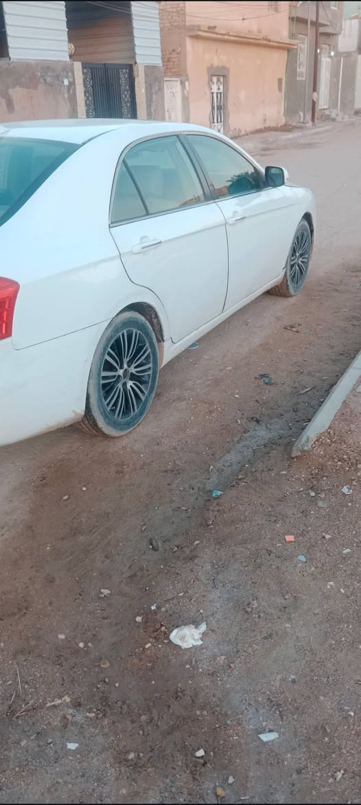 السلام عليكم جيلي ام كراند الحجم الكبير سياره جاهزه تبريد تدفئه كير ومحرك جدد توني مبدلهن حداديه شاشه تاب كامره سياره جاهزه مابيه اي نقص تراي وين ميعجبك السعر 50 تفاصيل اتصال عل رقم ***********
