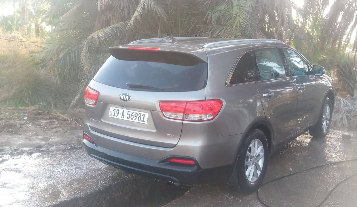 سورنتو  17امريكي رقم كربلاء ضررها مؤشر عليه بصور حادثها بابين جهت السايق مع رش صبغ المكان بدون تبديل بدون ايرباك بدون دواخل  محرك 2400 بيه خيط بخار قليل تبريد شغال تخم تأثير حداديه 5راكب للبيع او مراوس السعر والتفاصيل ***********
