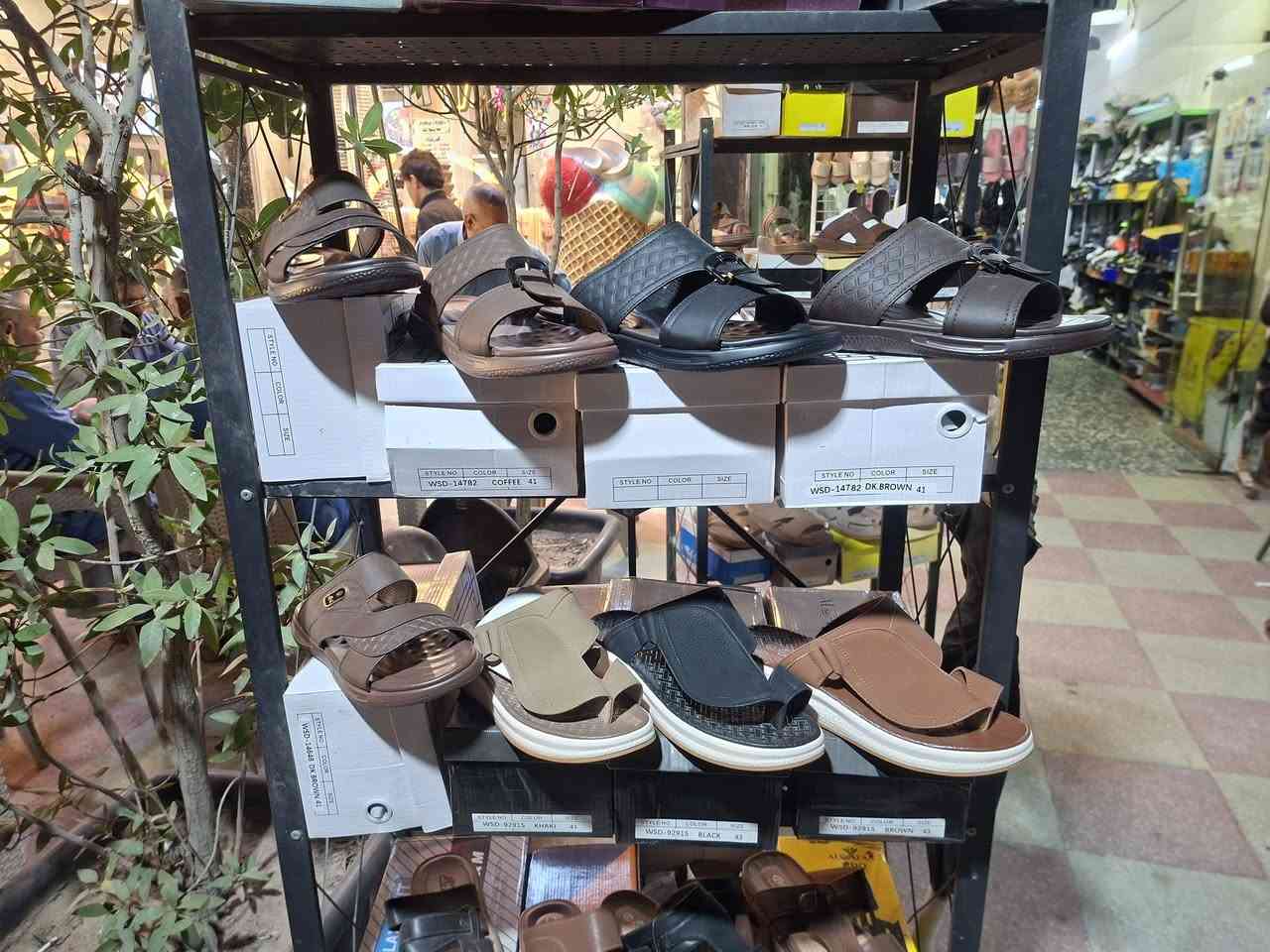 السلام عليكم تعلن احذية ابو انس موديلات اليوم الرجاليه والنسائي والاطفال ولاشحطات الرجاليه والنسائية ولاطفال ولاملابس الداخليه العنوان بسمايه مجاور زنود ست برهومي لاستفسار على الرقم ***********
