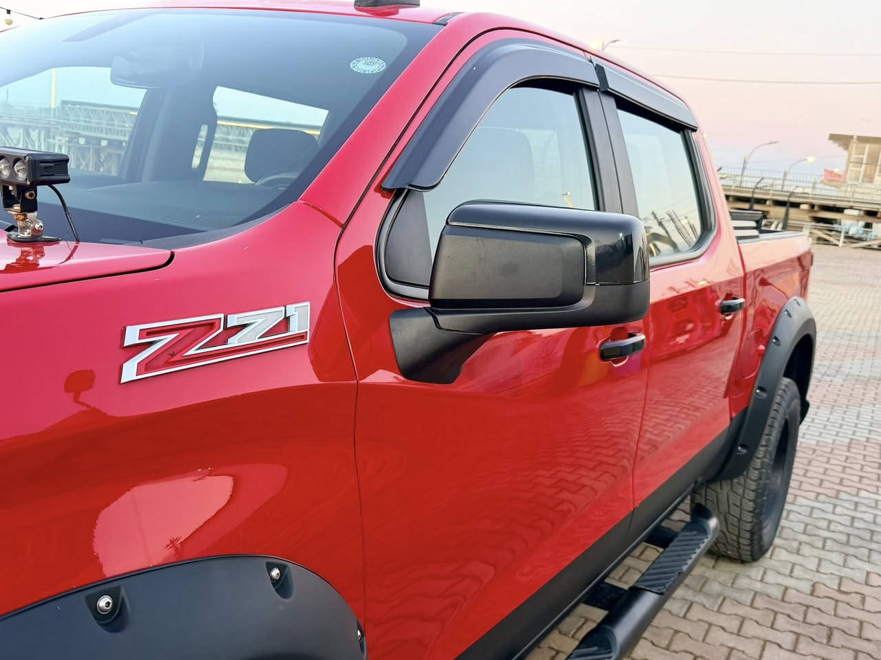 السلام عليكم 
للبيع شوفرليت سلفرادو Z71 تريل بوس موديل 2021 لون احمر ناري مميز  ماشية 30 الف 
مواصفات السيارة 
1-بدي قصير باب طويل المرغوب
2-محرك السيارة V8 
3- دفع رباعي 4 وضعيات قيادة 
4-تشغيل عن بعد
سيارة جداً نظيفة وما متعوبة ومصروف عليها هواي نظام تعليق +ويلات وتايرات حجم 20 +نفخات وسبيسرات تعريض+ سستم سوادات كامل+تغليف الارضية جلد+ غطة بدي اصلي .

السيارة گير ومحرك وأكسل وصدر ضمان سيرفس كامل قبل 20 يوم 

الضرر چاملغ امامي عكس السايق مفتوح وراجع نفسه بي اصبع تعديل bdr يعني مايبين بس بالسونار  وچاملغات خلفية كلير امريكي فقط بدون صبغ صور الضرر مرفقة مع المنشور .
مكان السيارة بغداد/الأنبار .
السعر 289$ وبي مجال 
.للأتصال محمول او واتساب ***********
