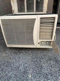 مكيف توسوت٢طن شغال يحتاجلة  غازبي  ليك سعرة ١٥٠ولعبةفيشةنظيفة  مابيه ا...