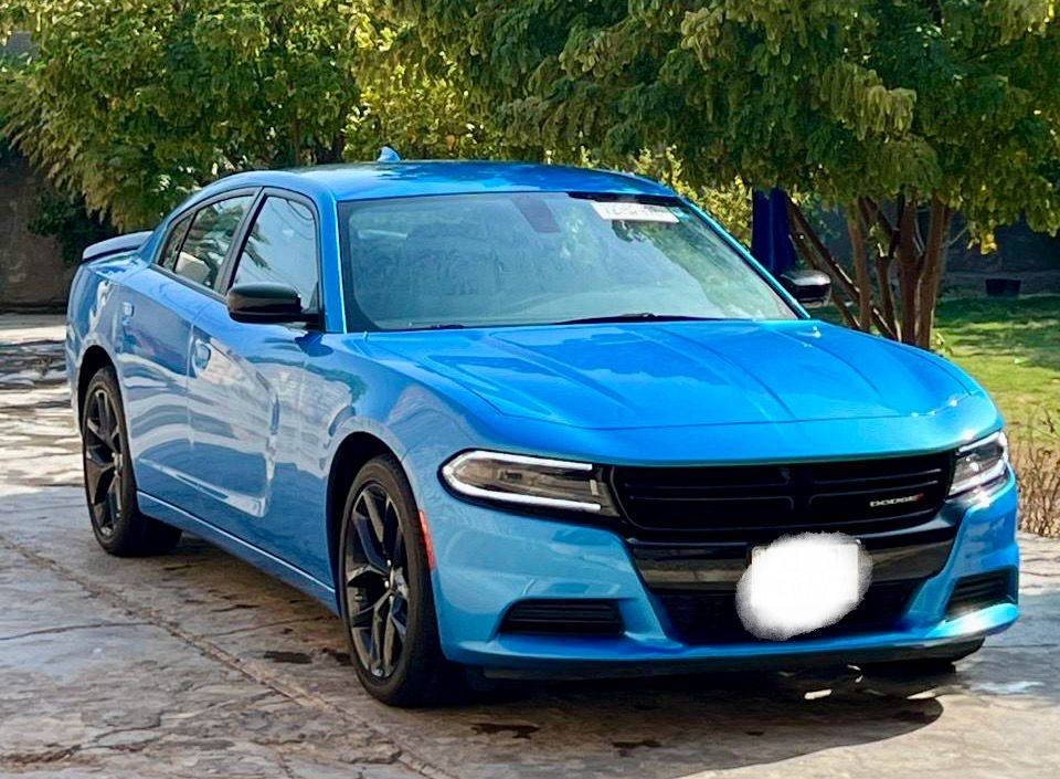 للبيع: دودج تشارجر 2023 (SXT)
المواصفات الأساسية:
• الموديل: 2023 (آخر إصدار - Last Call).
• الحالة: كلين تايتل 100% وارد أمريكي فقط ضربة بسيطة بالداير مال الجاملغ الخلفي (بدون صبغ) .
• الممشى: 9,000 ميل فقط (شبه زيرو).
• المحرك: 6 سلندر 3.6L Pentastar (اقتصادي ونشط).
• اللون: بحري مميز (Frostbite Blue) - لمعة الوكالة.
• الرقم: بغداد أصولي (التحويل مباشر وباسمي).
المميزات والتكنولوجيا:
✅ شاشة لمس كبيرة تدعم Apple CarPlay و Android Auto.
✅ تشغيل عن بعد + بصمة تشغيل وبصمة أبواب.
✅ كاميرا خلفية دوارة + حساسات خلفية أصلية.
✅ نظام قيادة Sport للتحكم بالأداء.
✅ السيارة بحالة الشركة، سرفس كامل جديد، وجاهزة من كلشي.
📍 المكان: بغداد
💰 السعر: مكلف بالنشر للاستفسار على الرقم ***********
