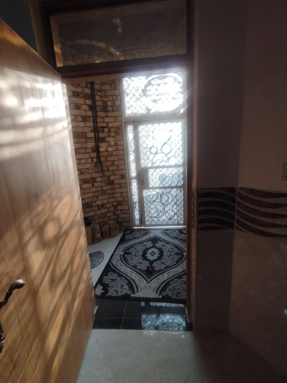 السلام عليكم 
الدار للبيع المساحه 200م
زراعي سند 25تحويل ثاني يوم 
الجهد الخدمي قيد العمل مجاري+كهرباء+تبليط 
المكان حولي الجامعه حي الثقافي 
للستفسار ***********
